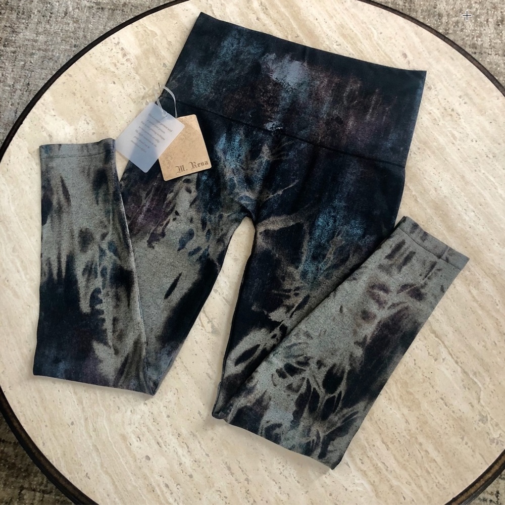 M. Rena Seamless and Unique Print Leggings